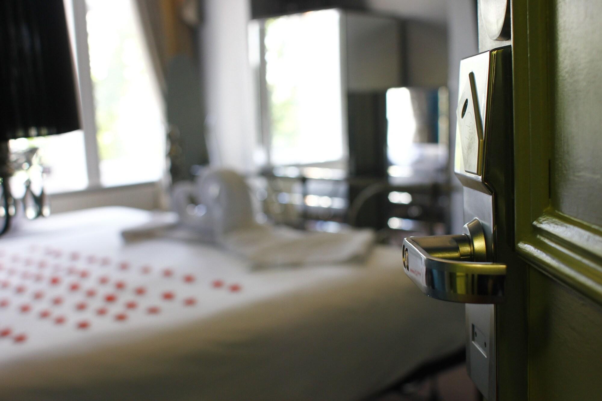 The Victoria Hotel Manchester By Compass Hospitality Oldham Kültér fotó