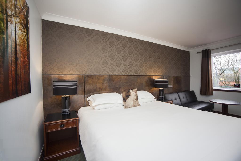 The Victoria Hotel Manchester By Compass Hospitality Oldham Kültér fotó