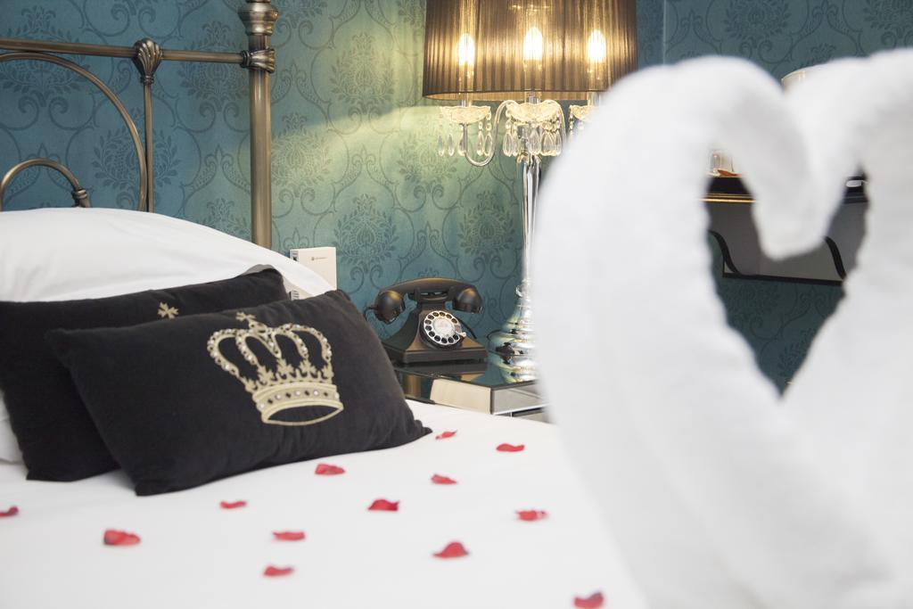 The Victoria Hotel Manchester By Compass Hospitality Oldham Kültér fotó