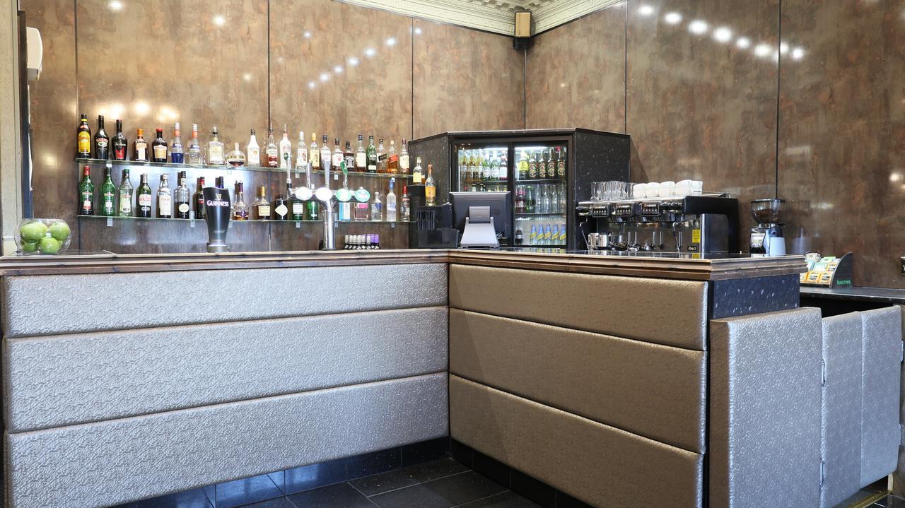 The Victoria Hotel Manchester By Compass Hospitality Oldham Kültér fotó
