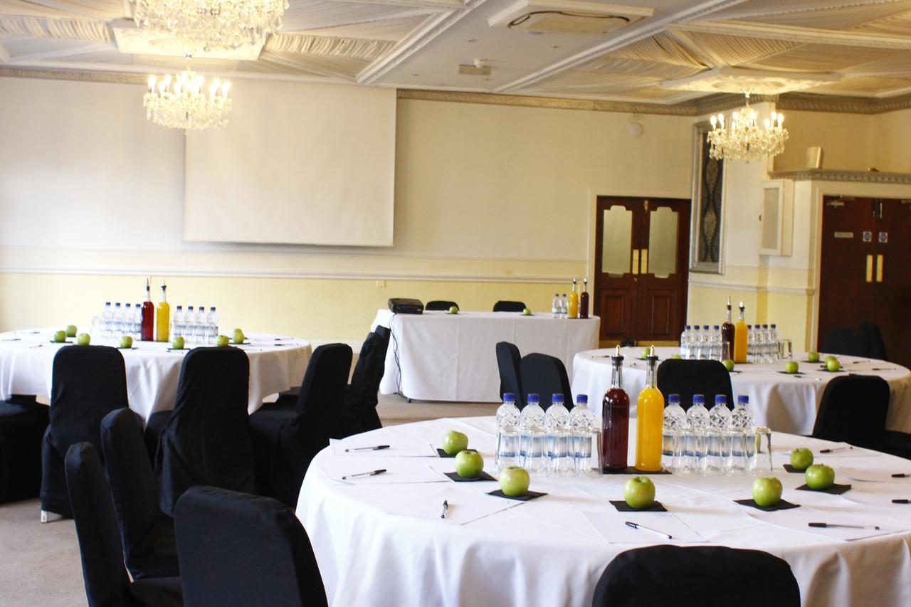 The Victoria Hotel Manchester By Compass Hospitality Oldham Kültér fotó