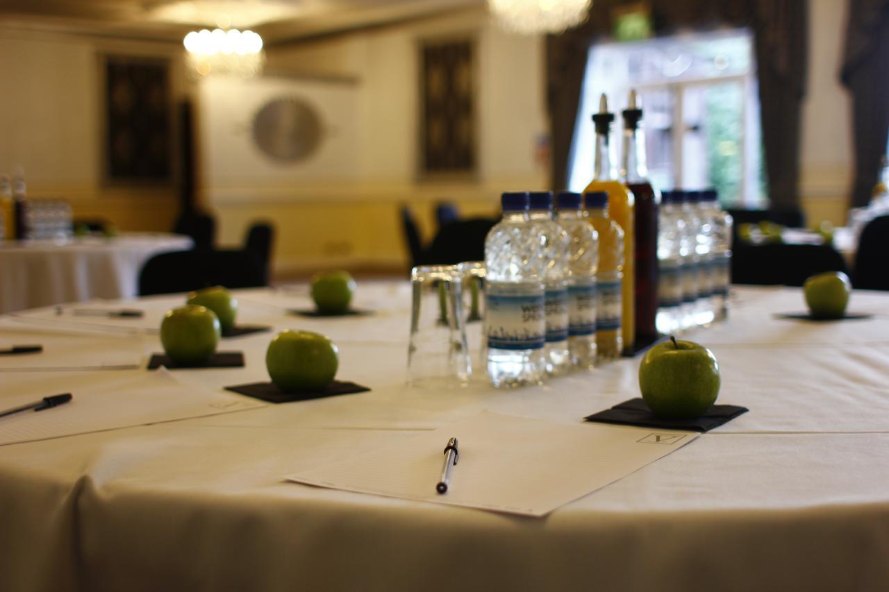 The Victoria Hotel Manchester By Compass Hospitality Oldham Kültér fotó