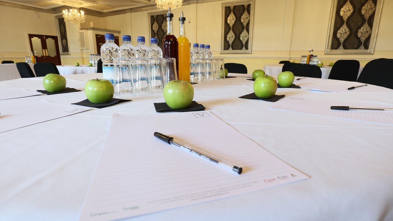 The Victoria Hotel Manchester By Compass Hospitality Oldham Kültér fotó